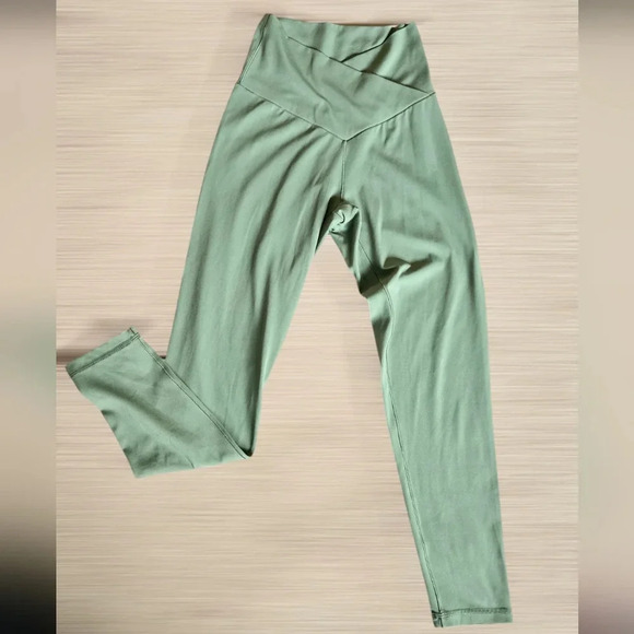 OFFLINE By Aerie Real Me High Waisted Crossover Legging - Picture 3 of 11